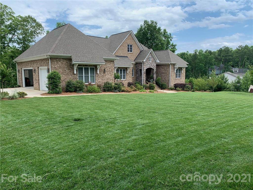 118 Montclair Drive - Photo 1