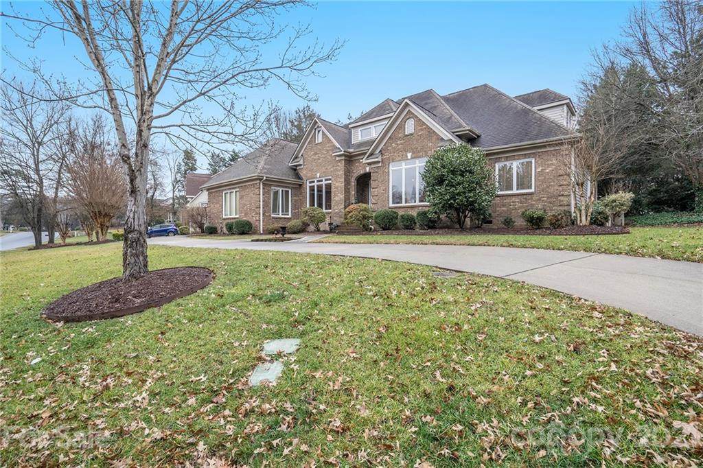 5701 Woodridge Court - Photo 1