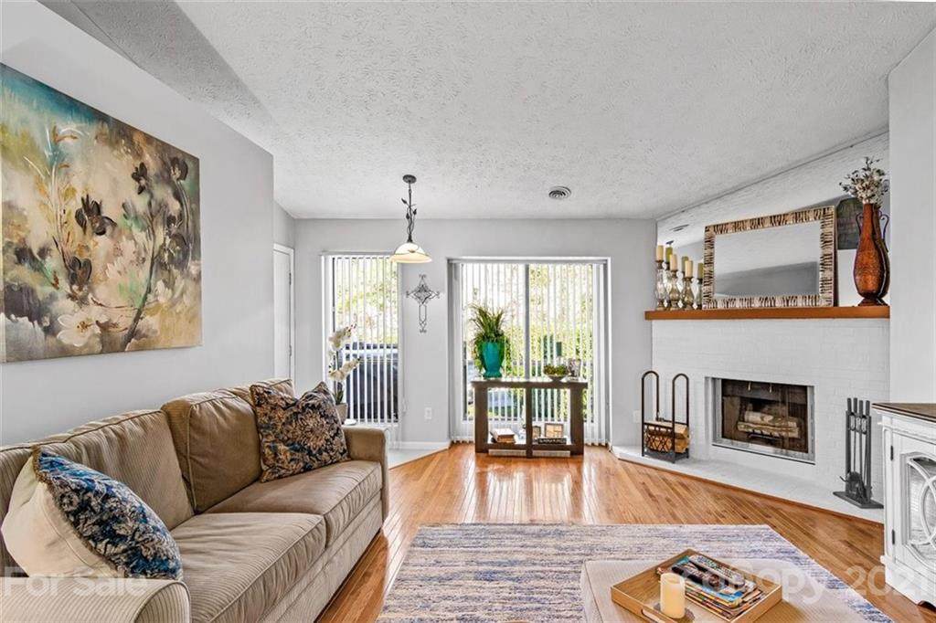 2 Ravencroft Lane - Photo 1