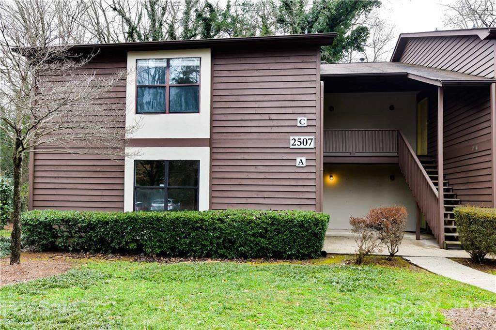 2507 Kilborne Drive - Photo 1