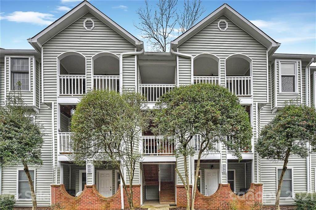 430 Queens Road - Photo 1