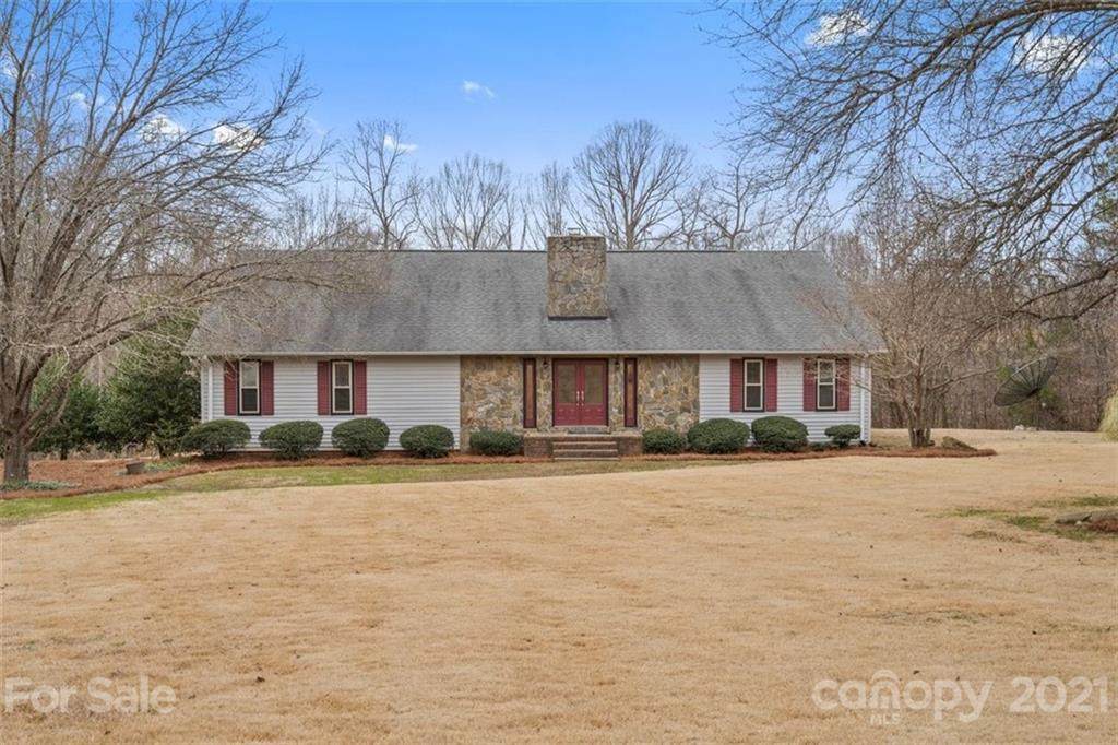 2200 Sunset Circle - Photo 1