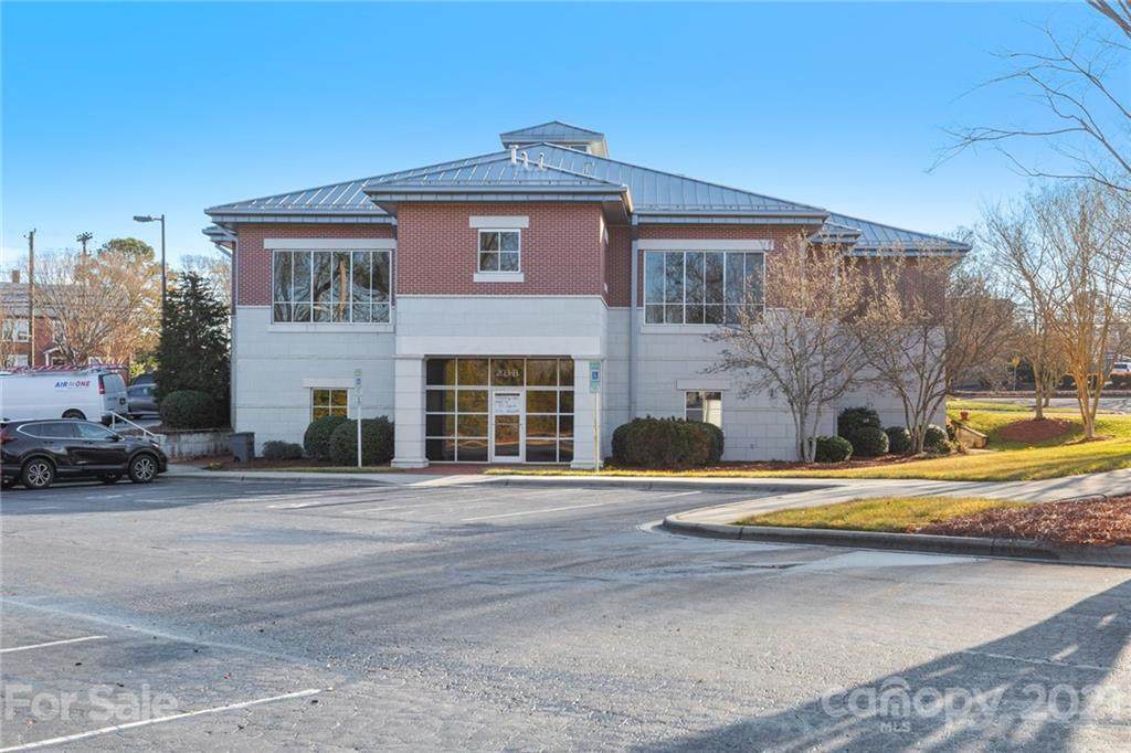 203 Mocksville Avenue - Photo 1