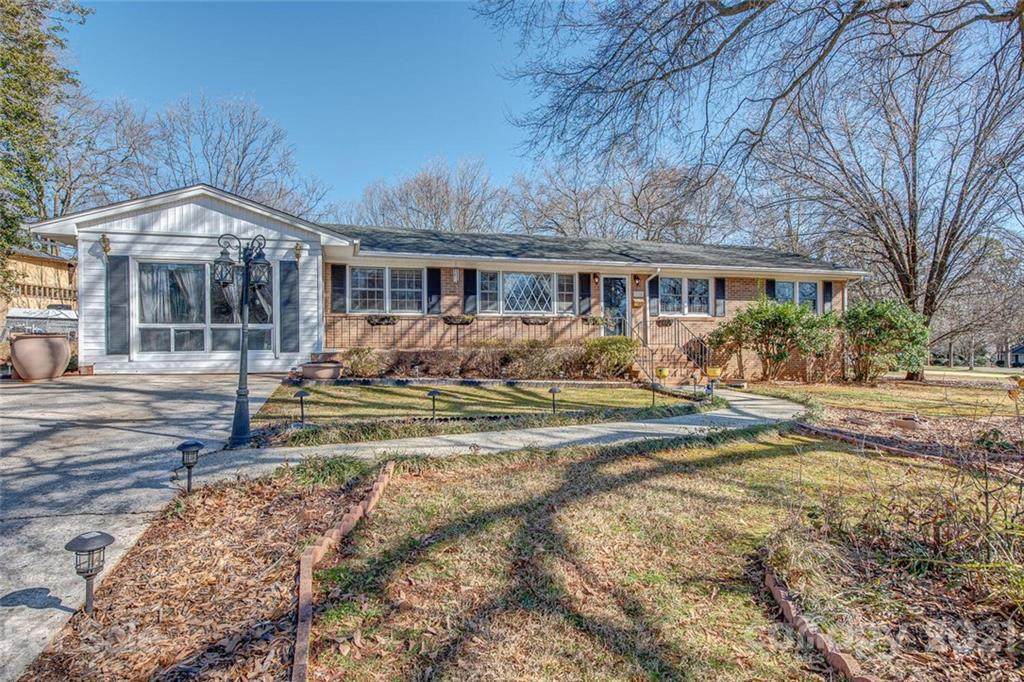 3336 Deerwood Drive - Photo 1