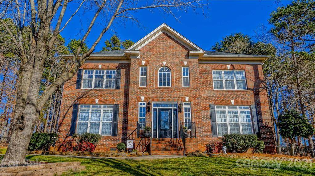 174 Fernbrook Drive - Photo 1