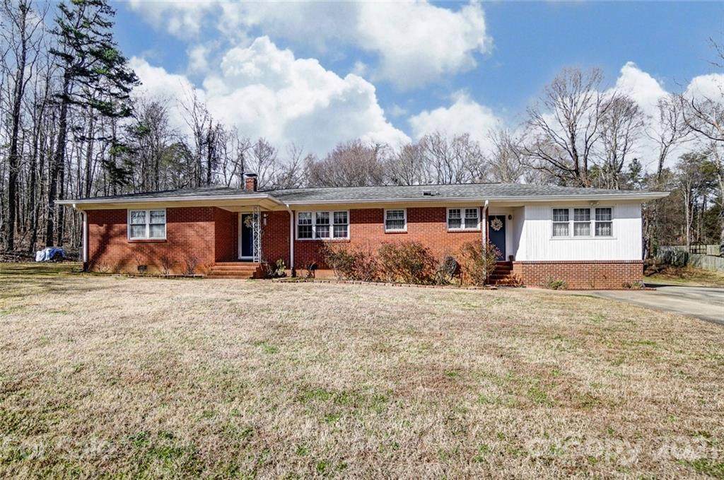 8533 Pine Circle - Photo 1