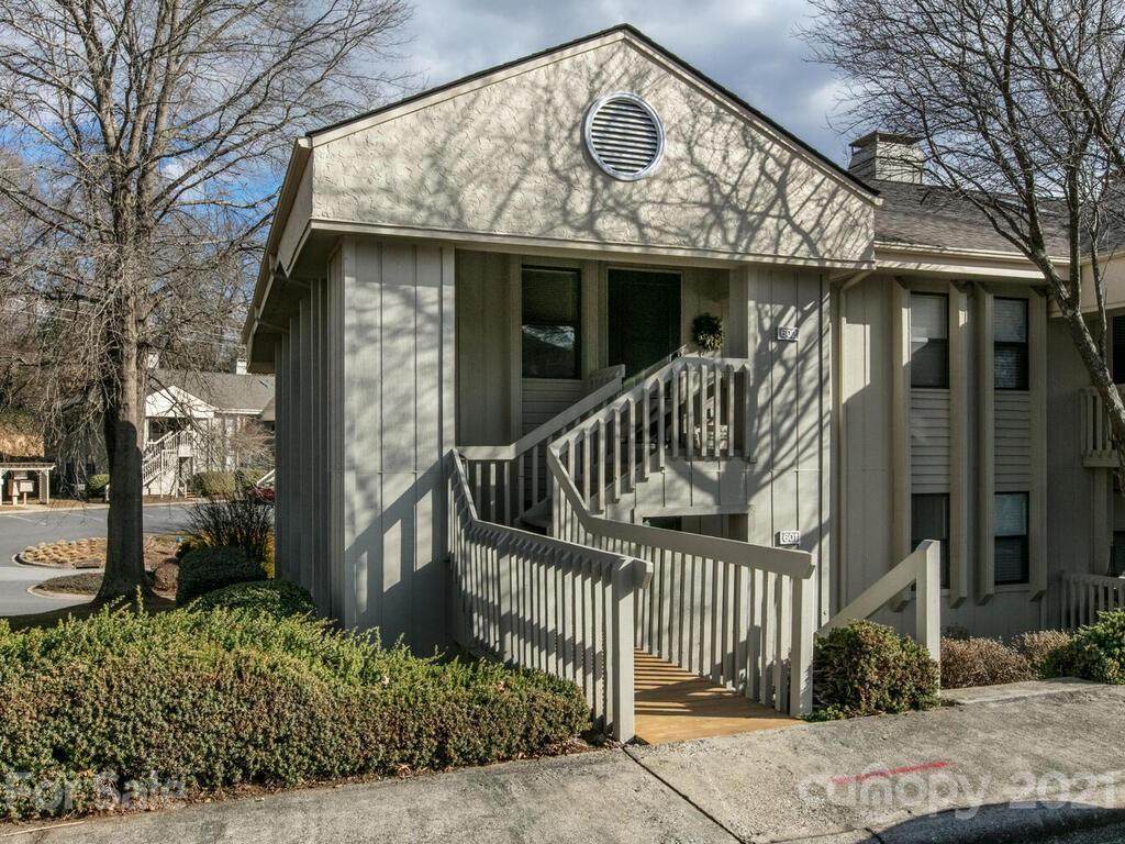601 Abbey Circle - Photo 1