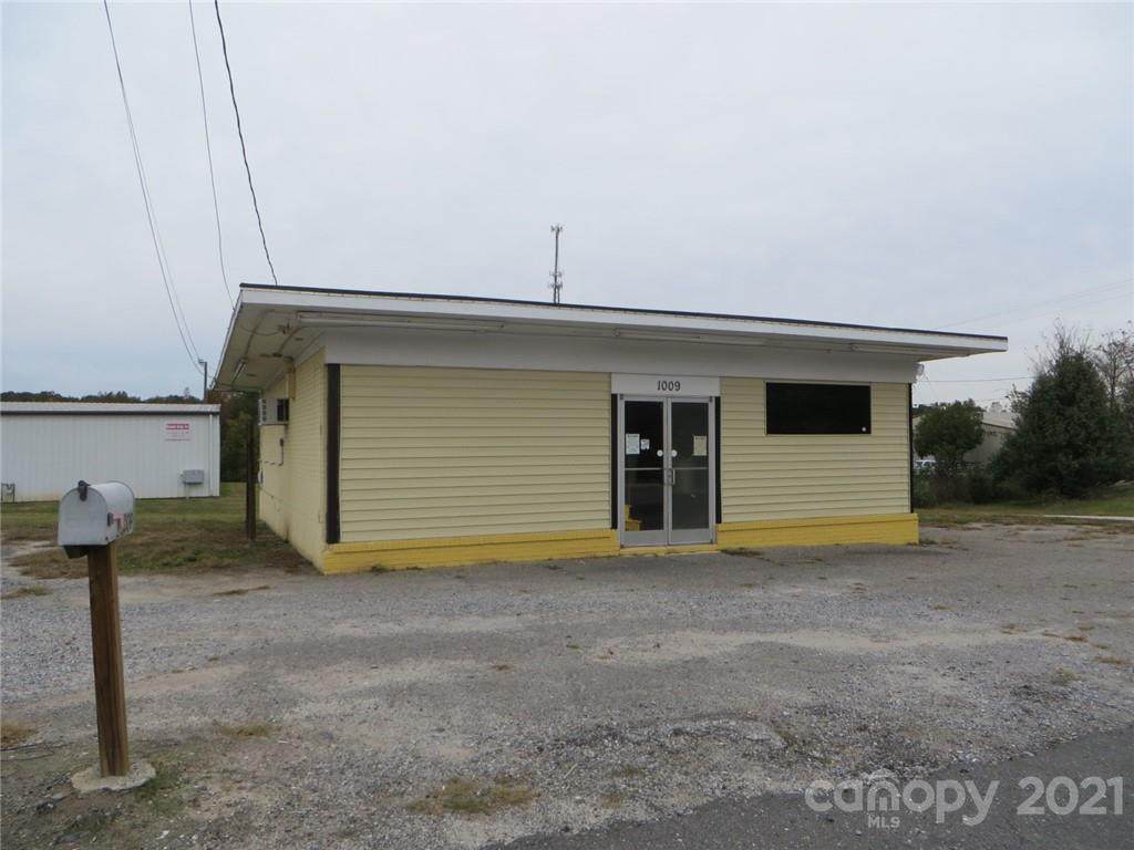 1009 Old North Main Street - Photo 1