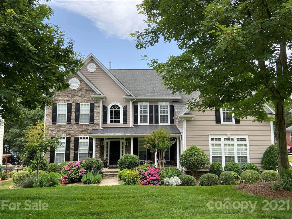 208 Woodwinds Drive - Photo 1