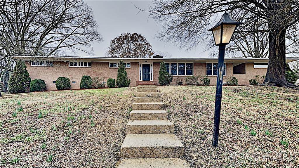 6527 Pawnee Drive - Photo 1