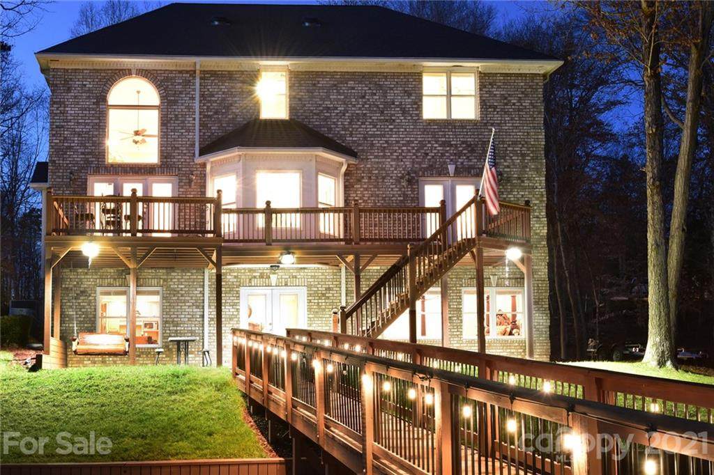 141 Windemere Point - Photo 1