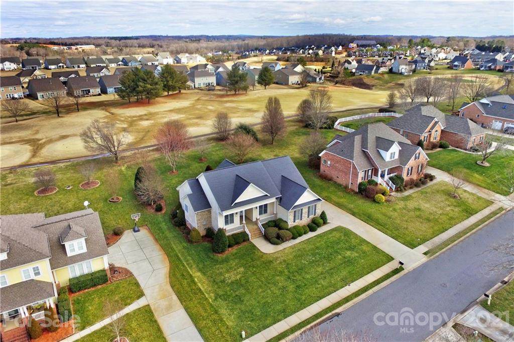 125 Fox Den Circle - Photo 1