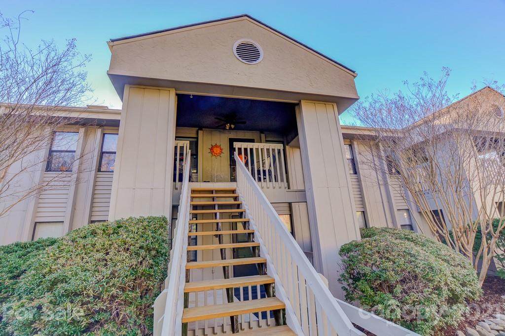 2504 Vineyard Boulevard - Photo 1