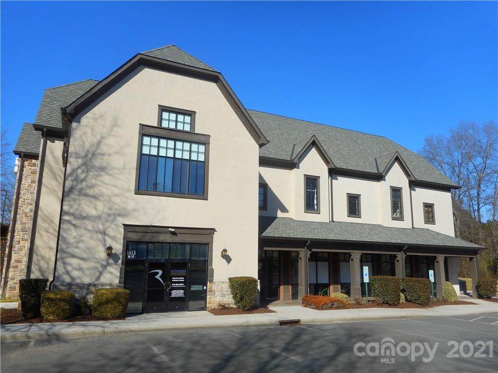 1013 Chestnut Lane - Photo 1