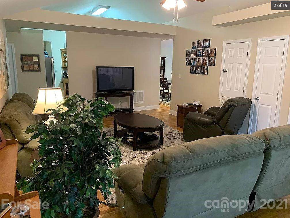425 Autumn Drive - Photo 1
