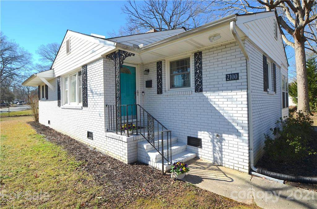 2100 Dickens Avenue - Photo 1