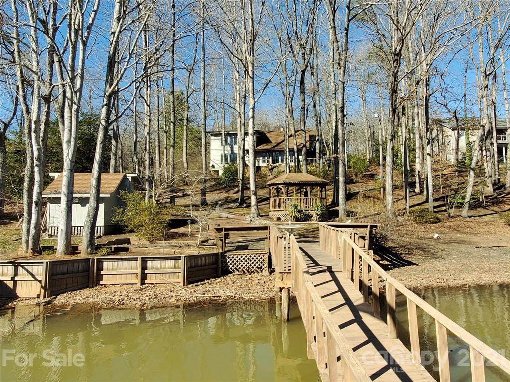 8759 Dog Leg Road - Photo 1