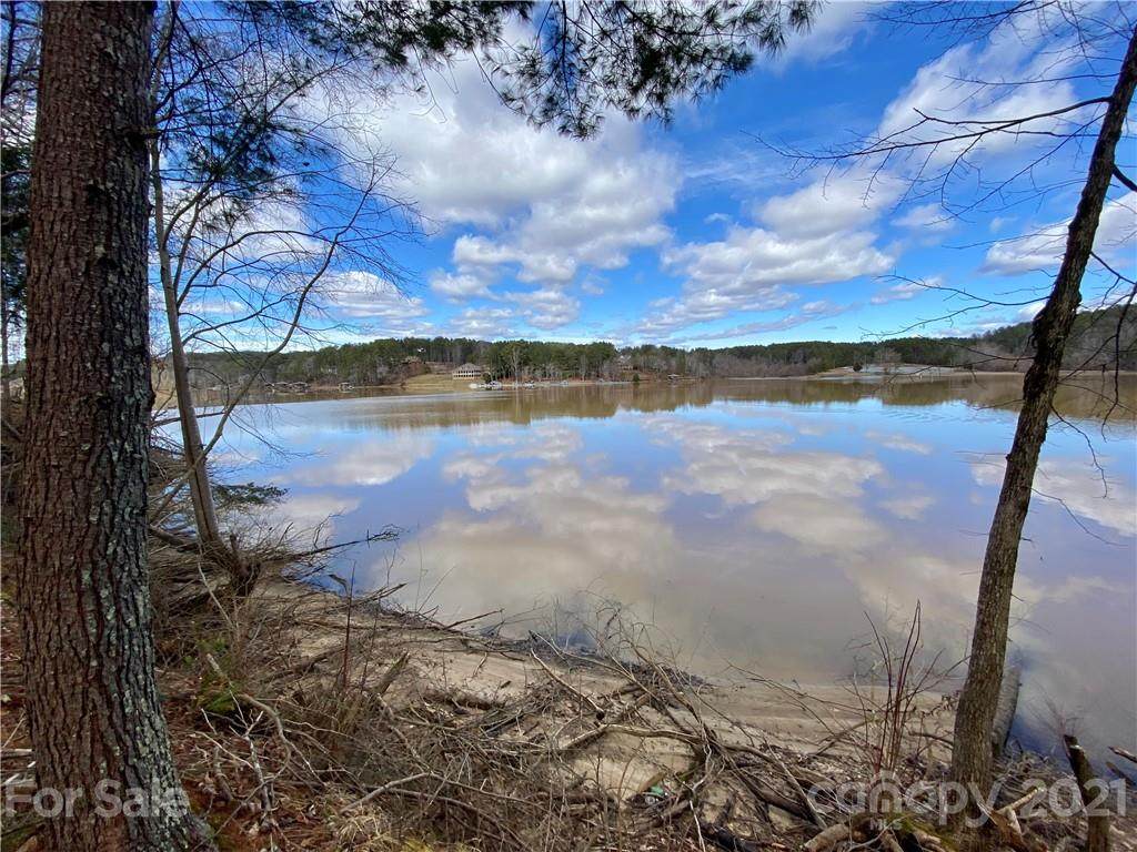 5752 Lake Pointe Drive - Photo 1