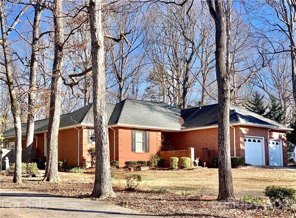 816 White Oaks Circle - Photo 1