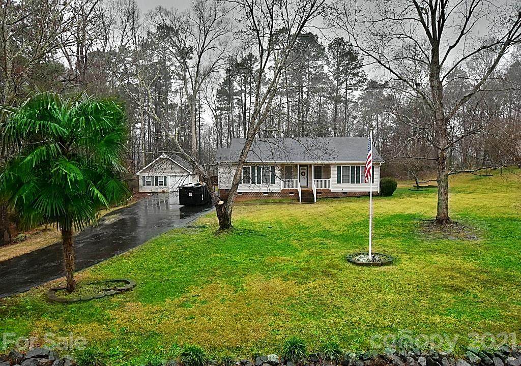 1621 Lakewood Drive - Photo 1