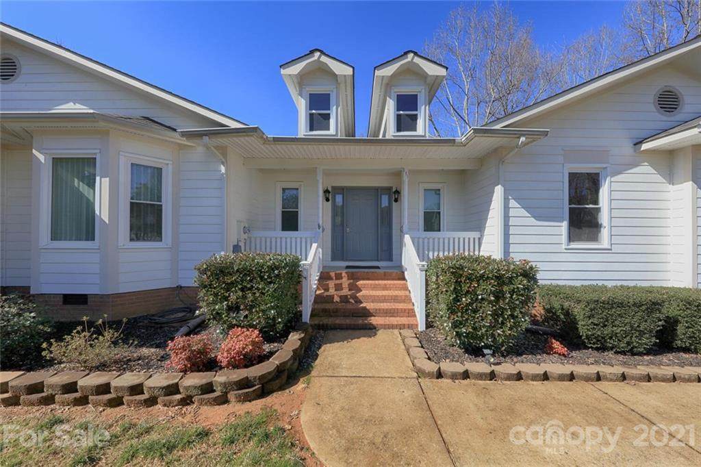 111 Catalina Place Drive - Photo 1