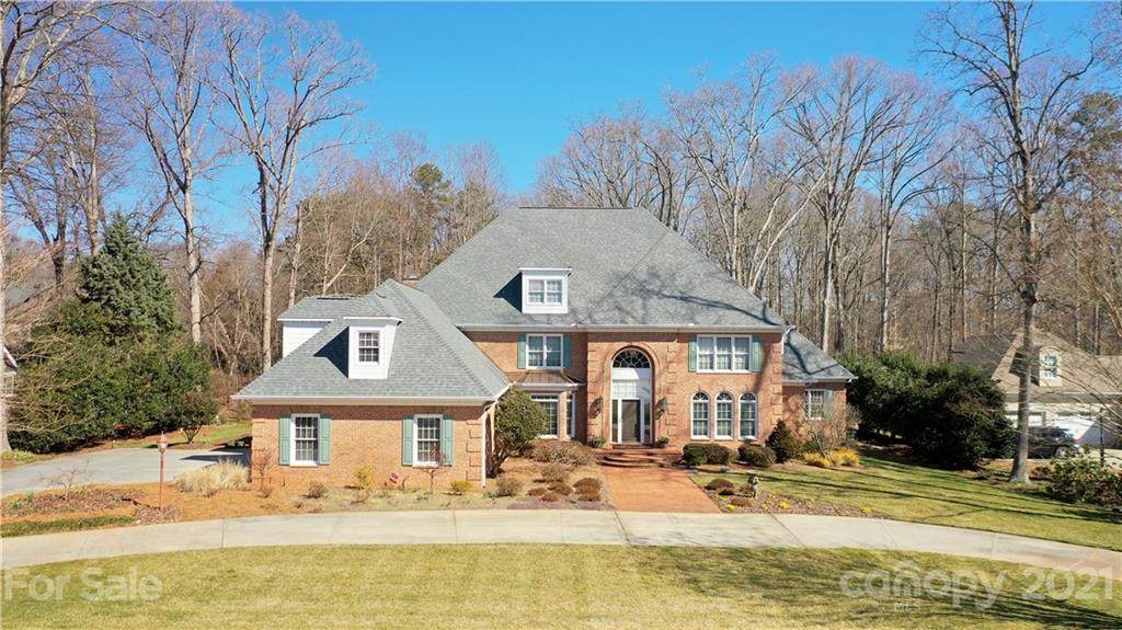 138 Columbine Drive - Photo 1