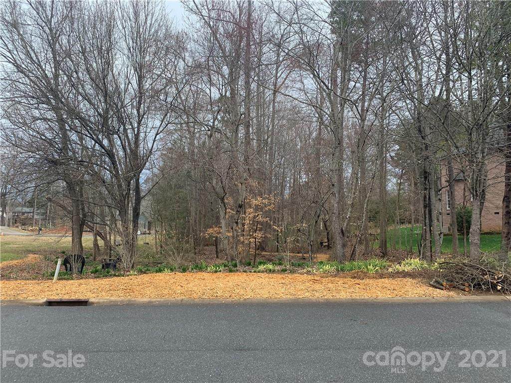 734 Hanna Woods - Photo 1