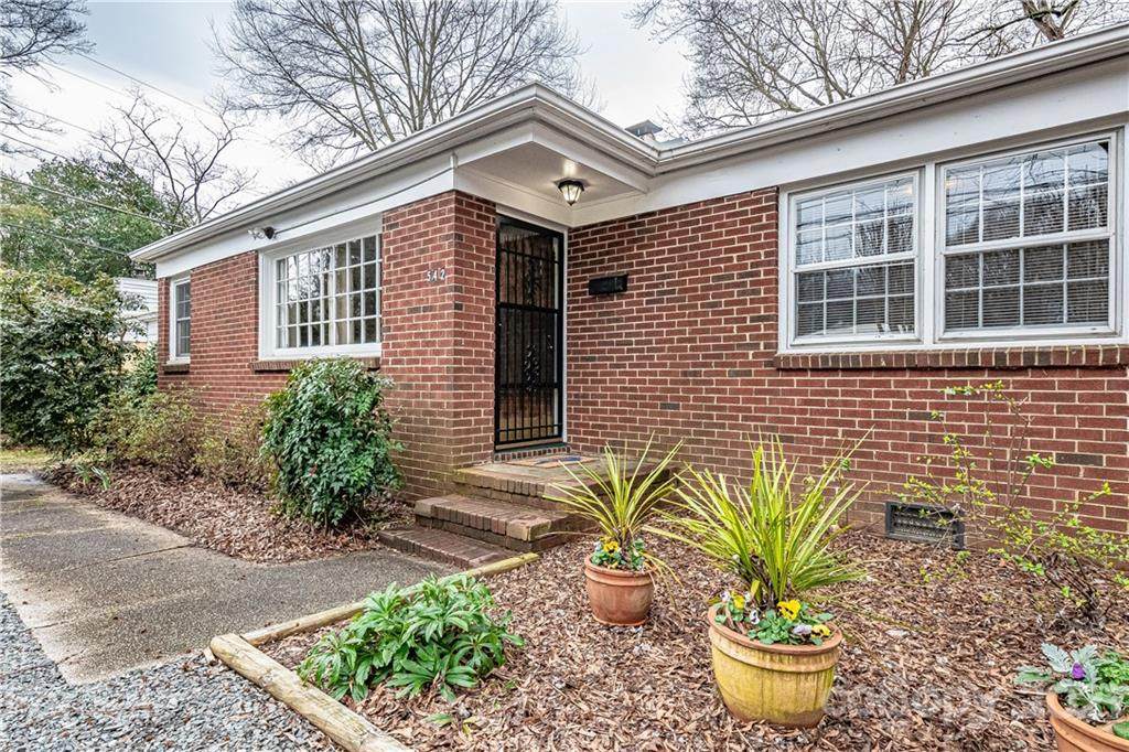 542 Woodlawn Road - Photo 1