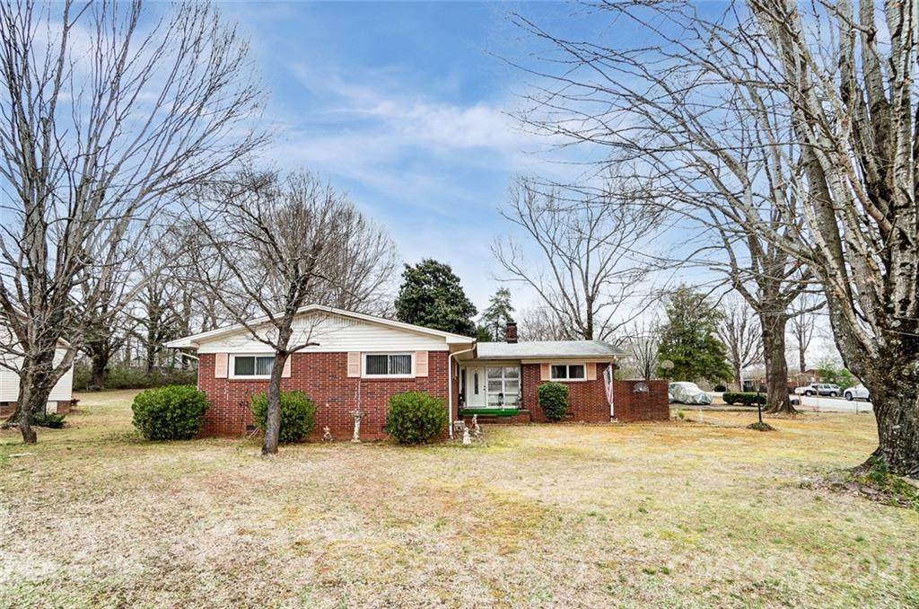 925 Brady Avenue - Photo 1