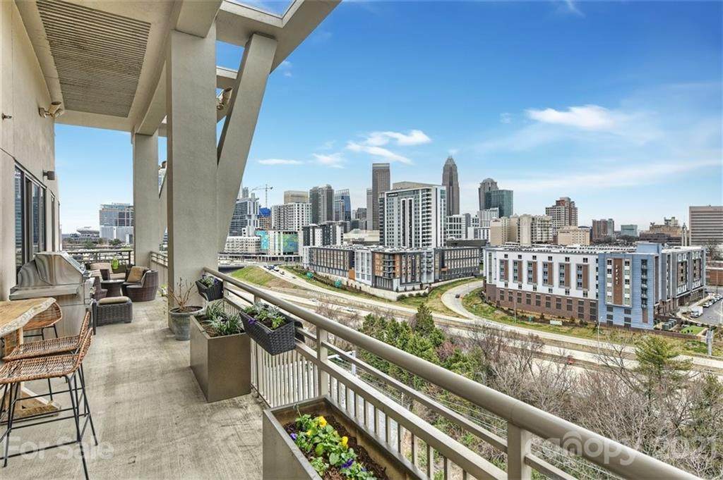 701 Royal Court - Photo 1