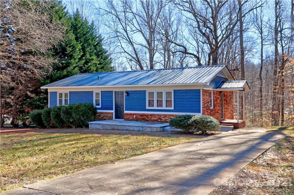 628 Story Woods Road - Photo 1