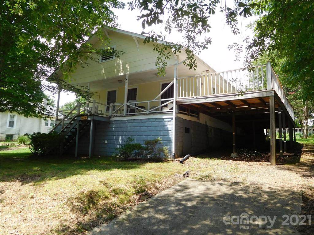 208 Massel Avenue - Photo 1