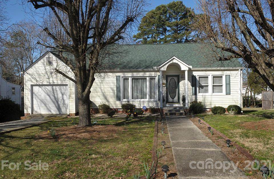 1501 Parkview Circle - Photo 1