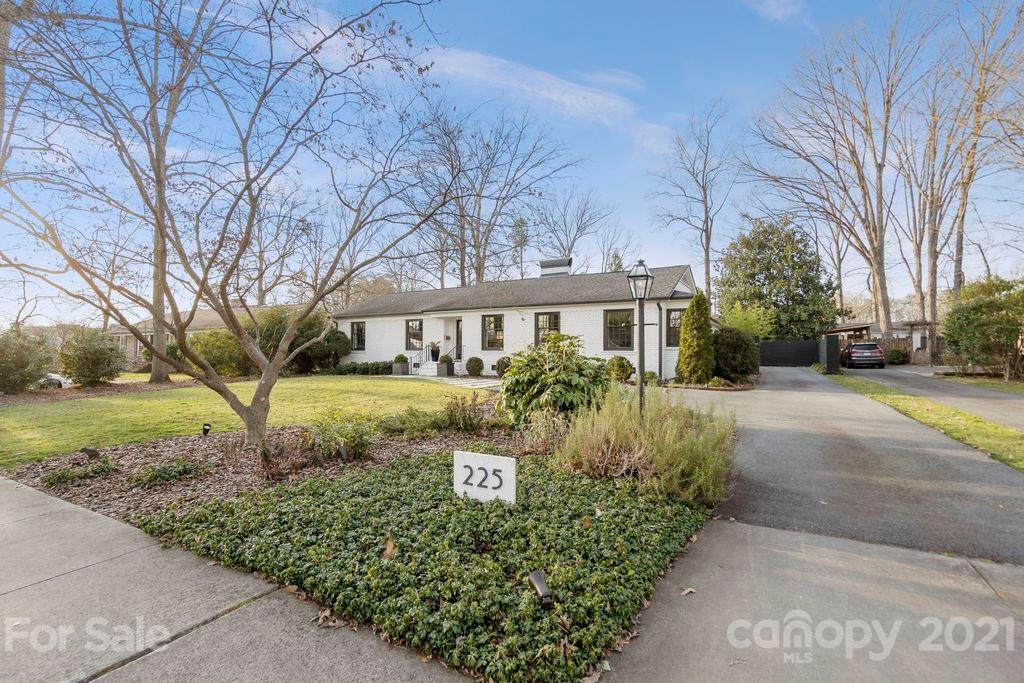 225 Chiswick Road - Photo 1