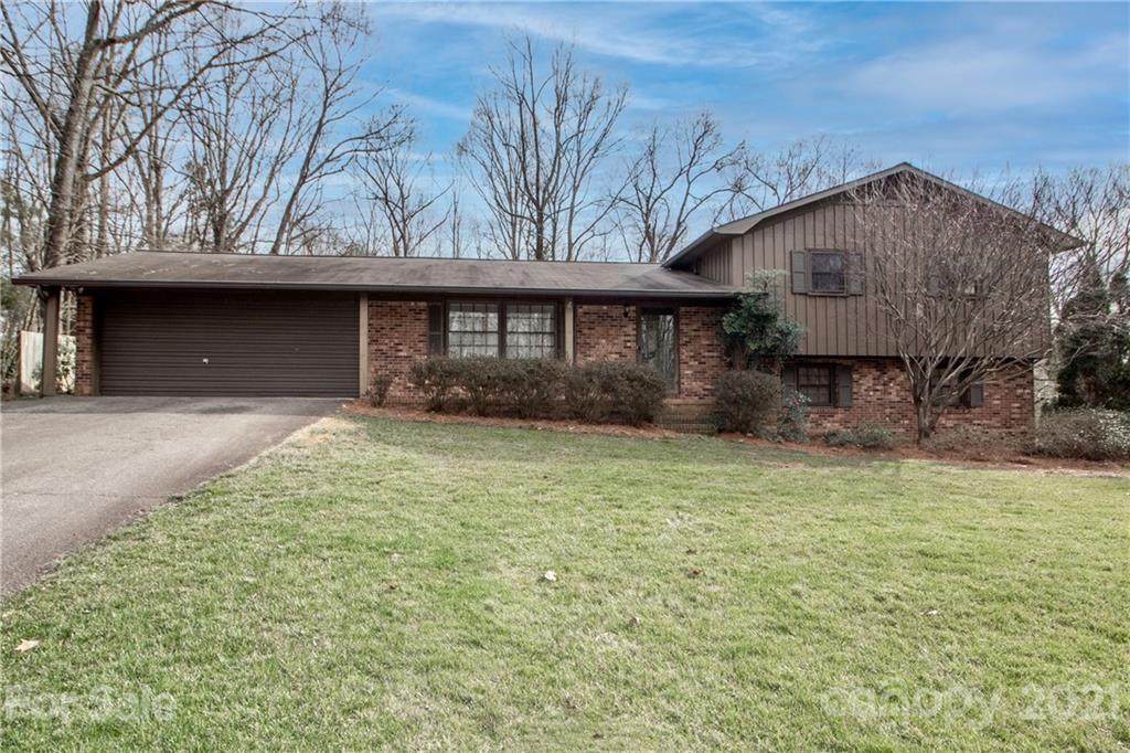 2512 Heritage Circle - Photo 1