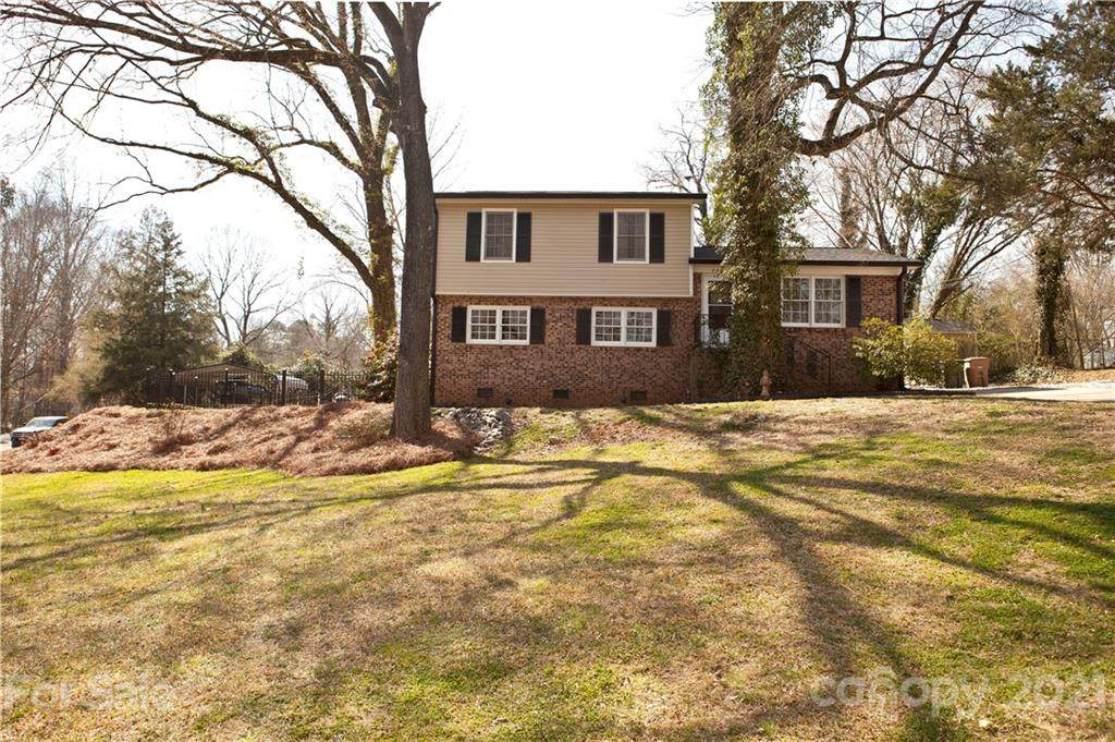 824 Anne Avenue - Photo 1