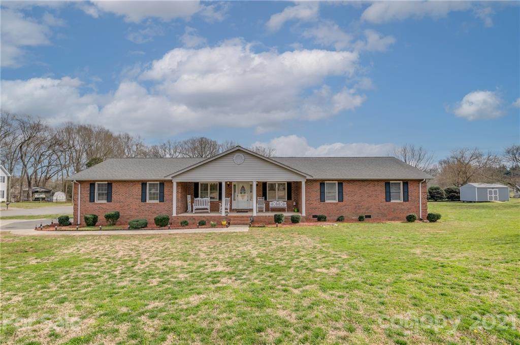 105 Austin Drive - Photo 1