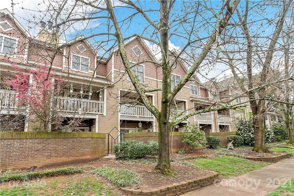 333 Circle Avenue - Photo 1
