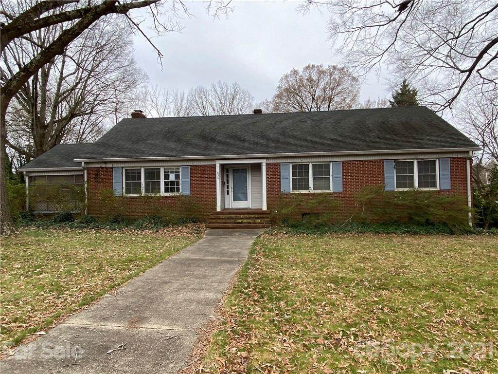 635 8th Street - Photo 1