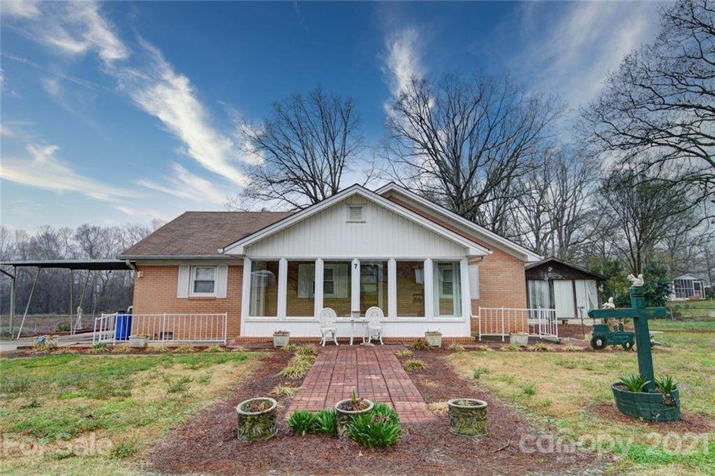 1012 Oak Street - Photo 1