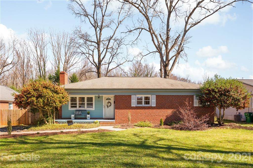 1212 Roanoke Avenue - Photo 1