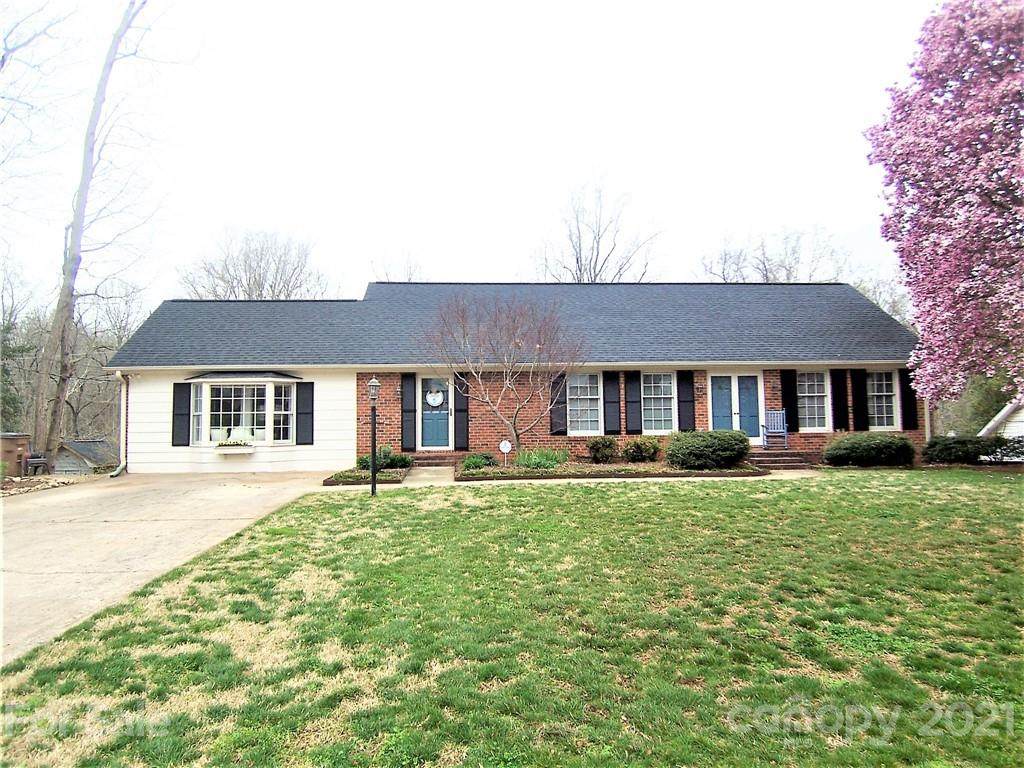 214 Windsor Drive - Photo 1