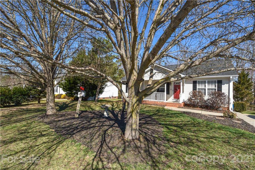 627 Loch Lomond Circle - Photo 1