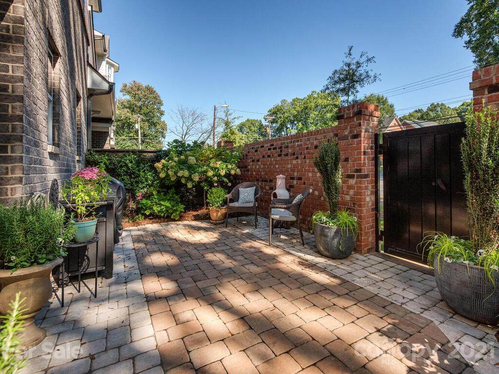 1221 Cotswold Place - Photo 1