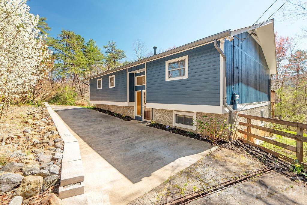 4 Ridgeway Drive - Photo 1