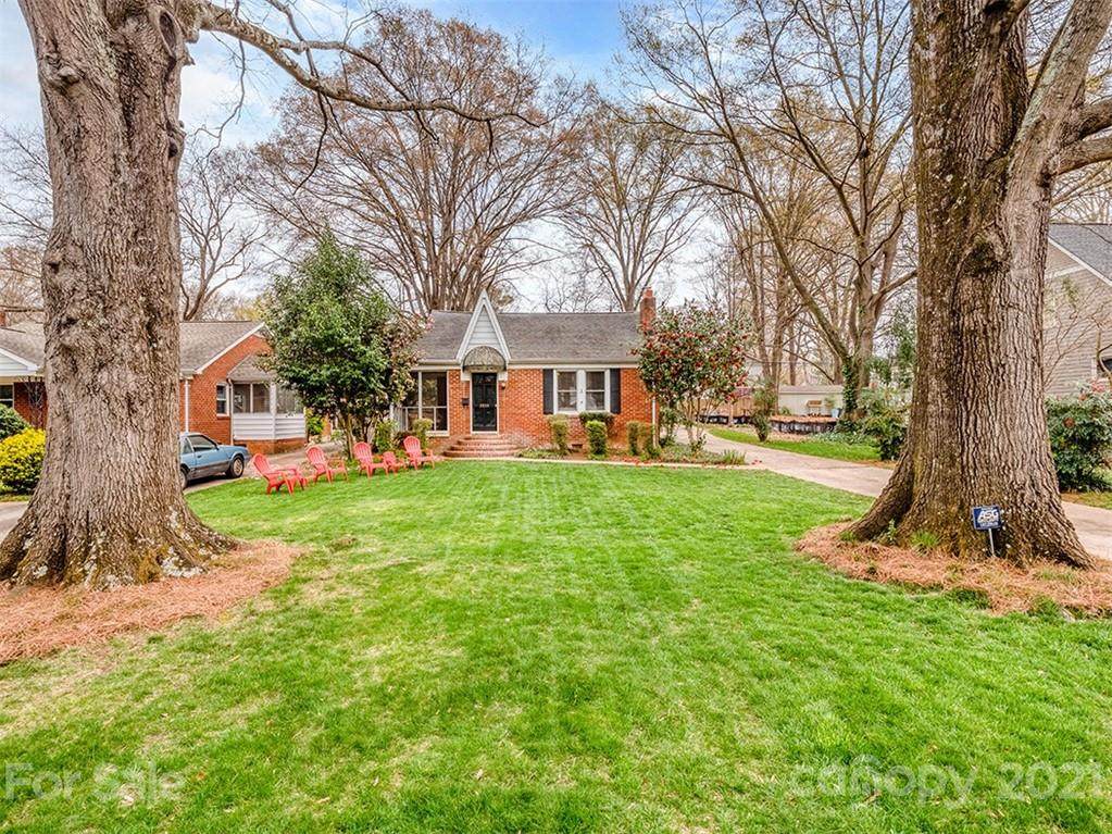 2233 Laburnum Avenue - Photo 1