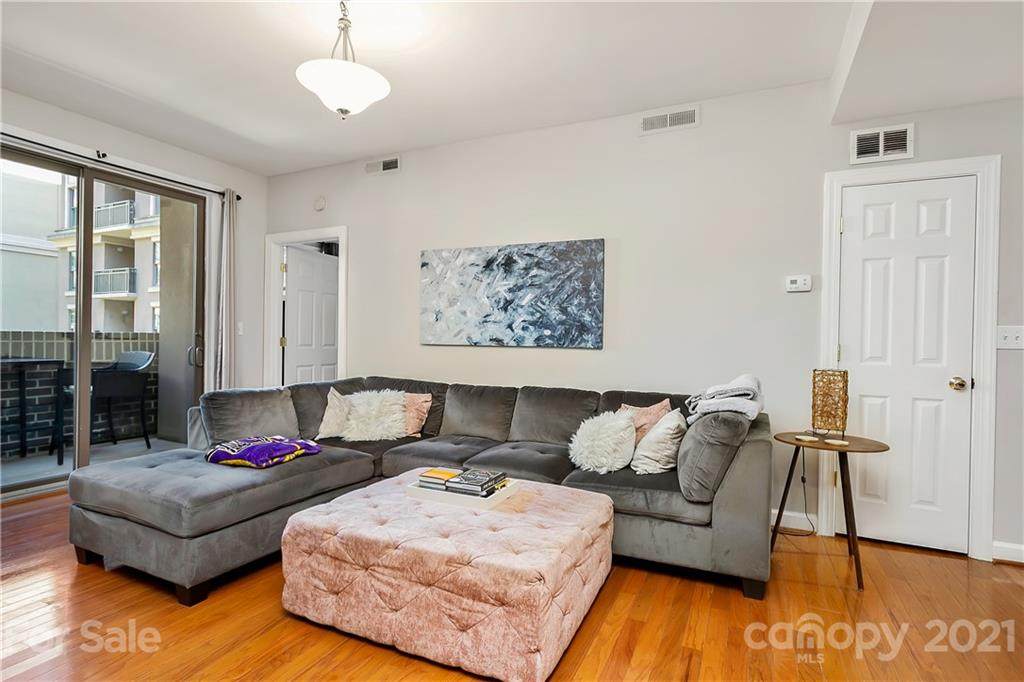 718 Trade Street - Photo 1