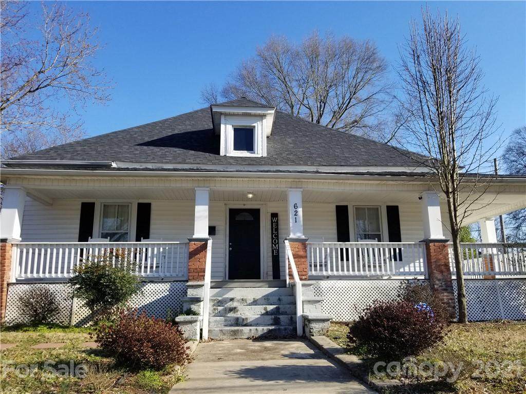 621 Leonard Avenue - Photo 1