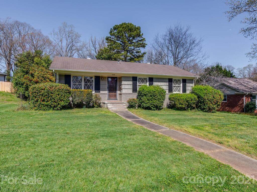 1401 Edgewater Drive - Photo 1