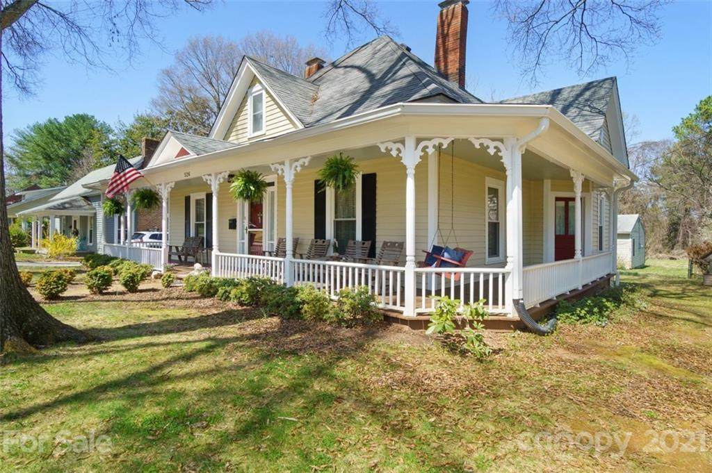 526 Alexander Street - Photo 1